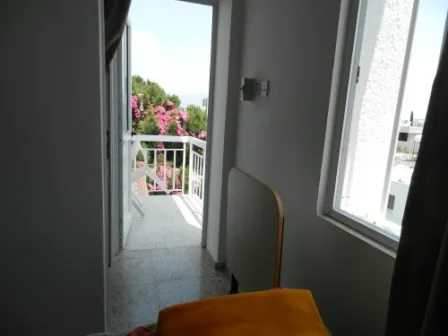 Balkona açılan oda